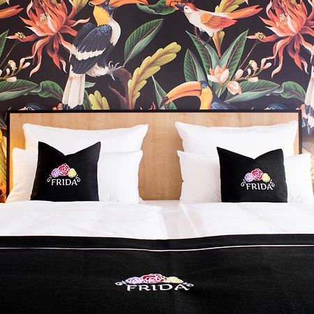 Frida Hotel & Cafe Bassum エクステリア 写真