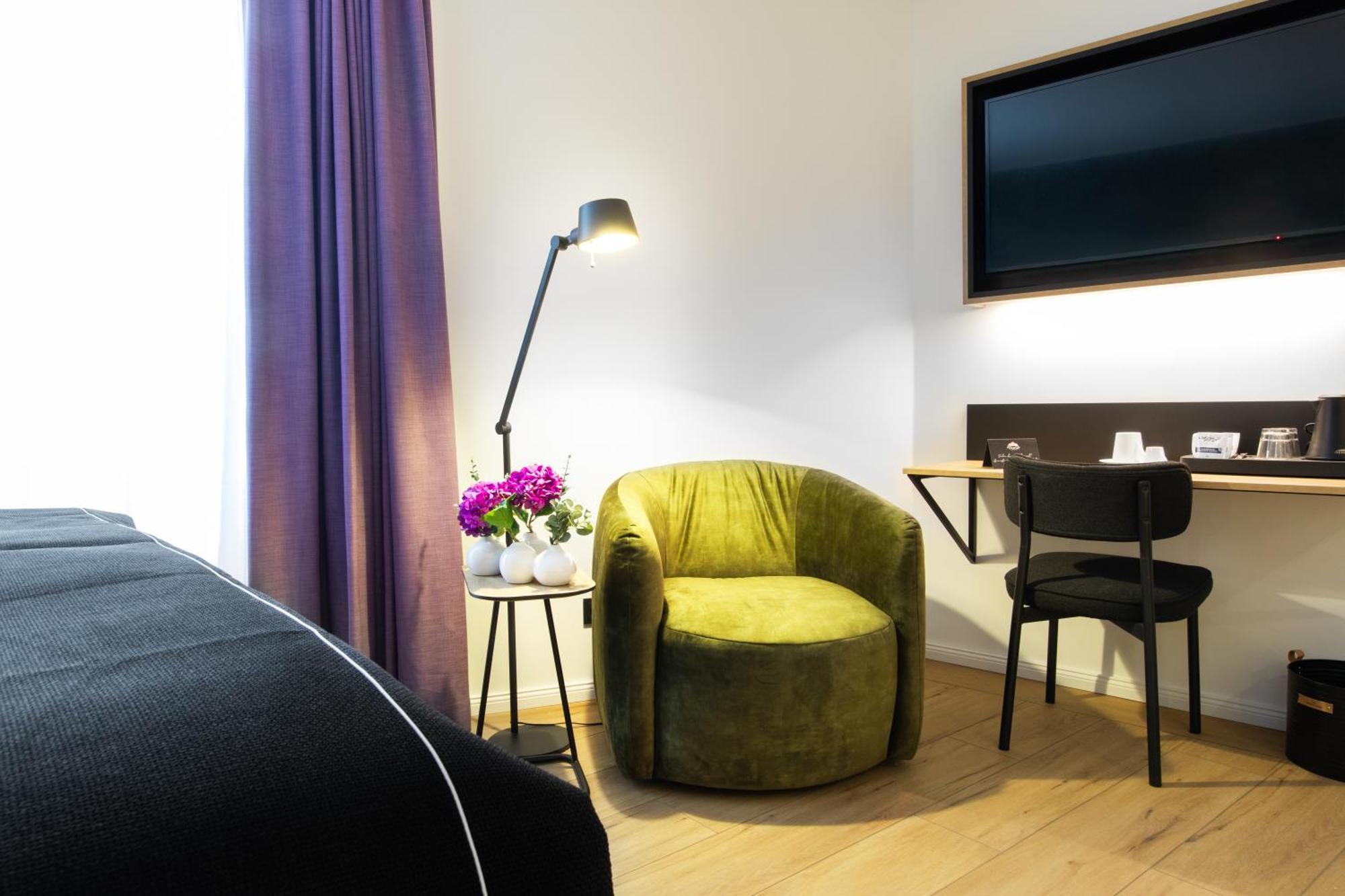 Frida Hotel & Cafe Bassum エクステリア 写真