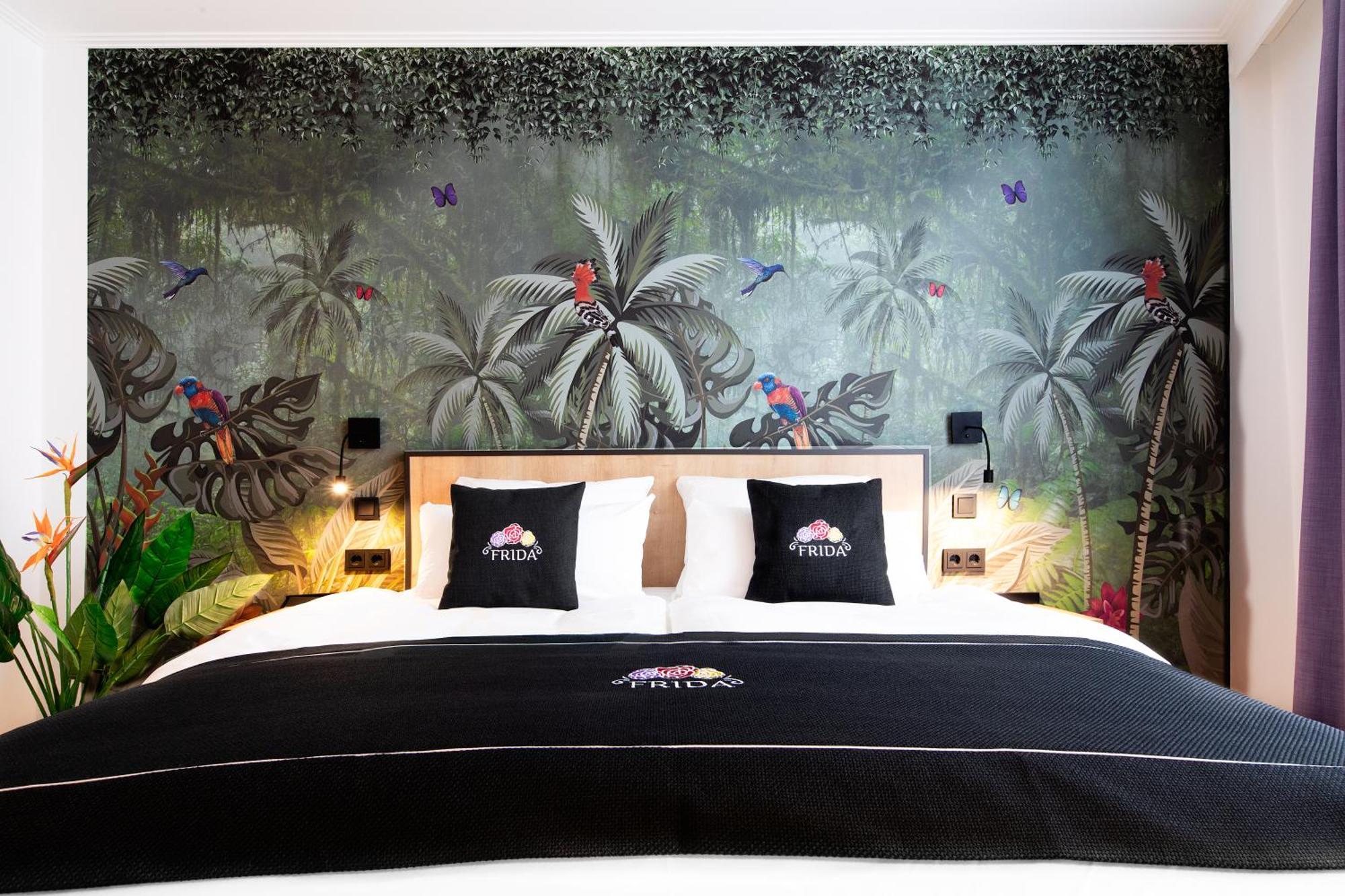 Frida Hotel & Cafe Bassum エクステリア 写真