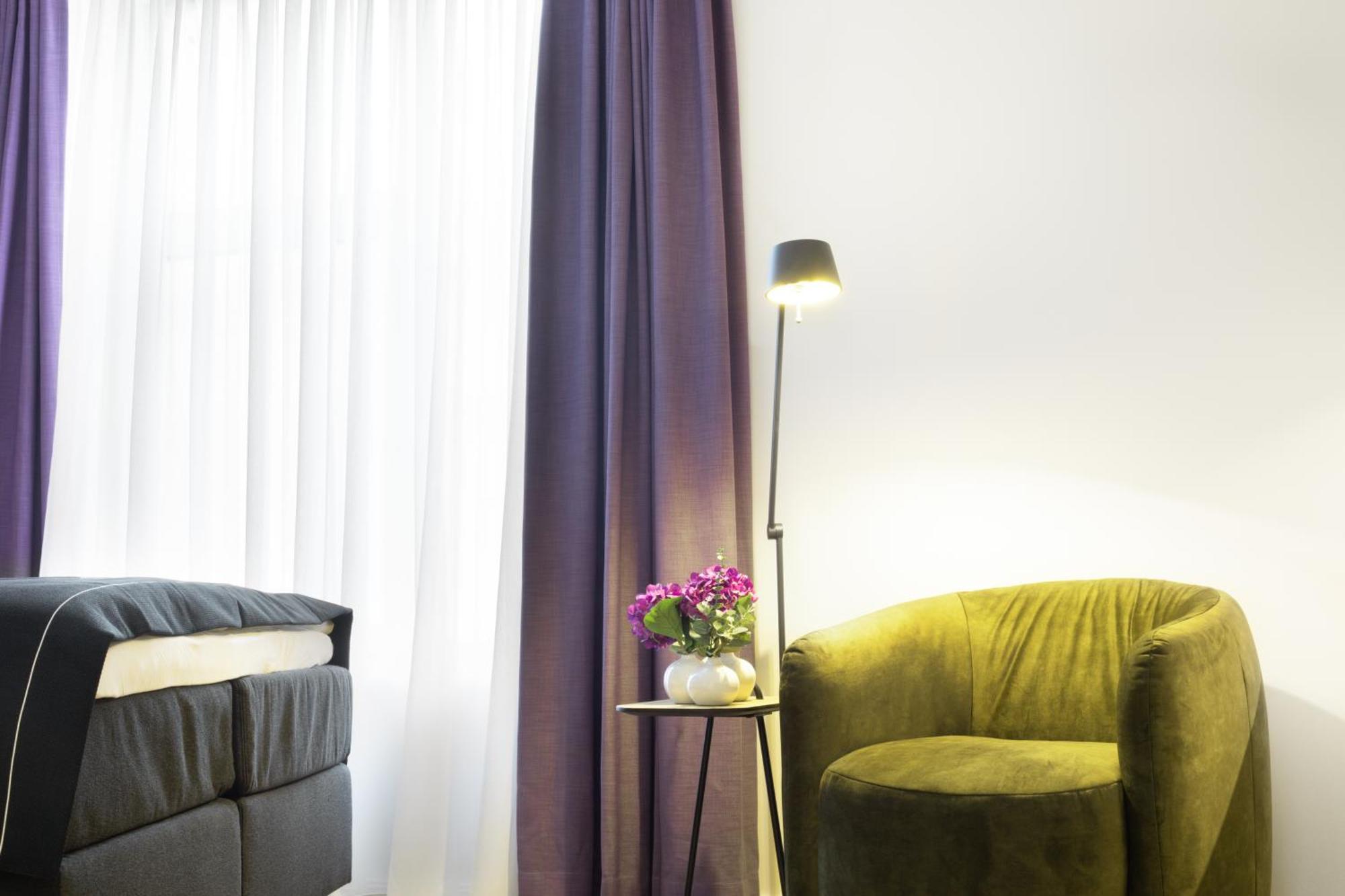 Frida Hotel & Cafe Bassum エクステリア 写真
