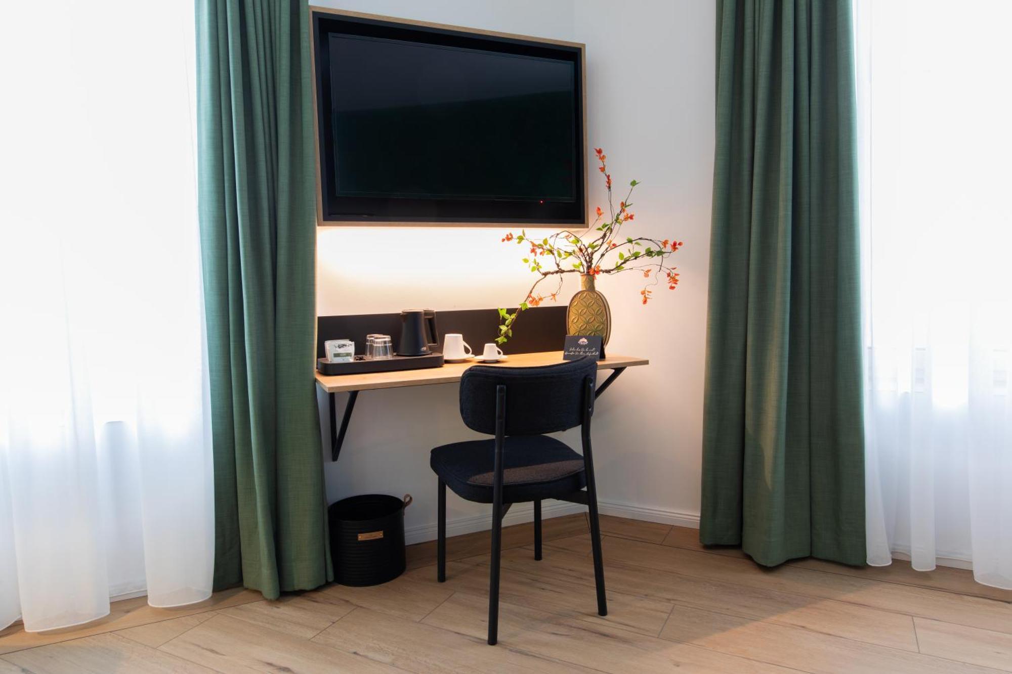 Frida Hotel & Cafe Bassum エクステリア 写真