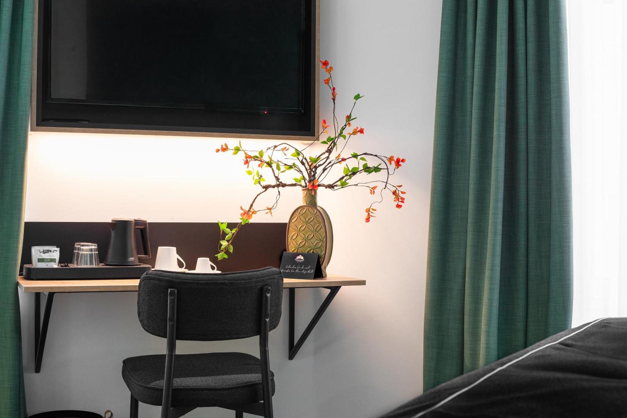 Frida Hotel & Cafe Bassum エクステリア 写真