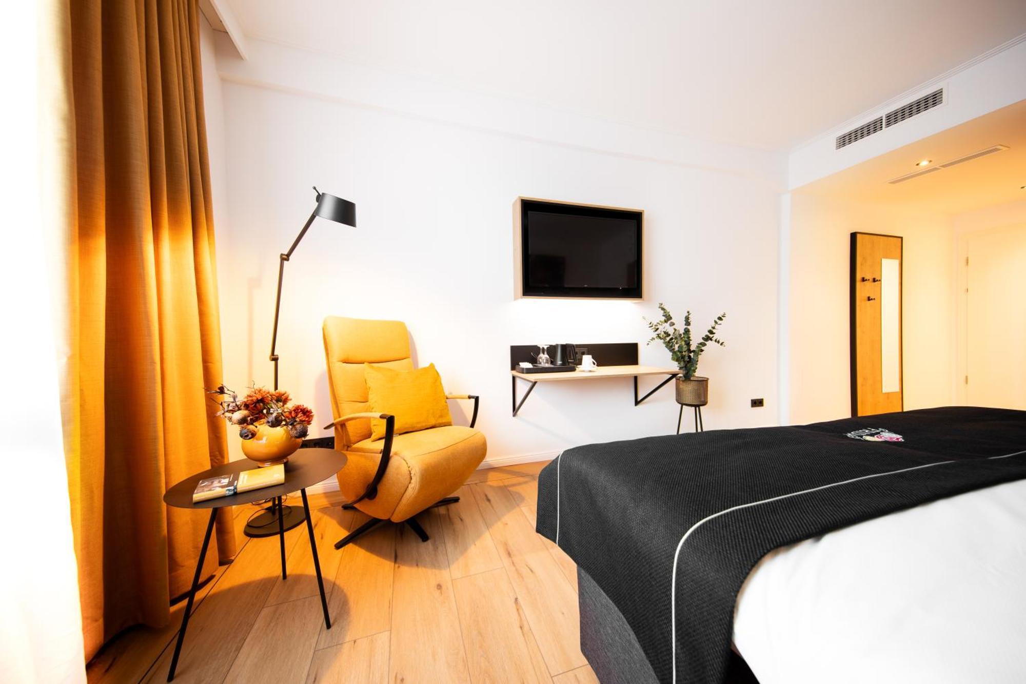 Frida Hotel & Cafe Bassum エクステリア 写真