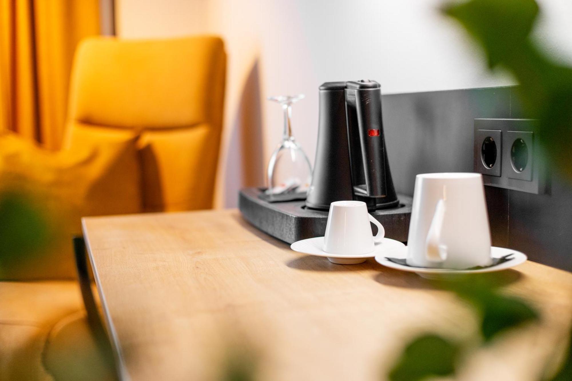 Frida Hotel & Cafe Bassum エクステリア 写真
